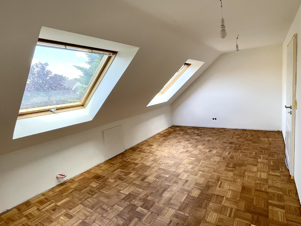 4DDA16BB-57BA-4CFF-997A-DD2E56DC1BC7_1_201_a (Custom)